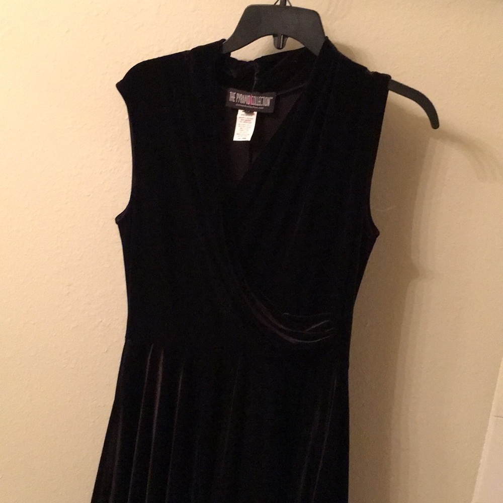 Black velvet 50’s style dress